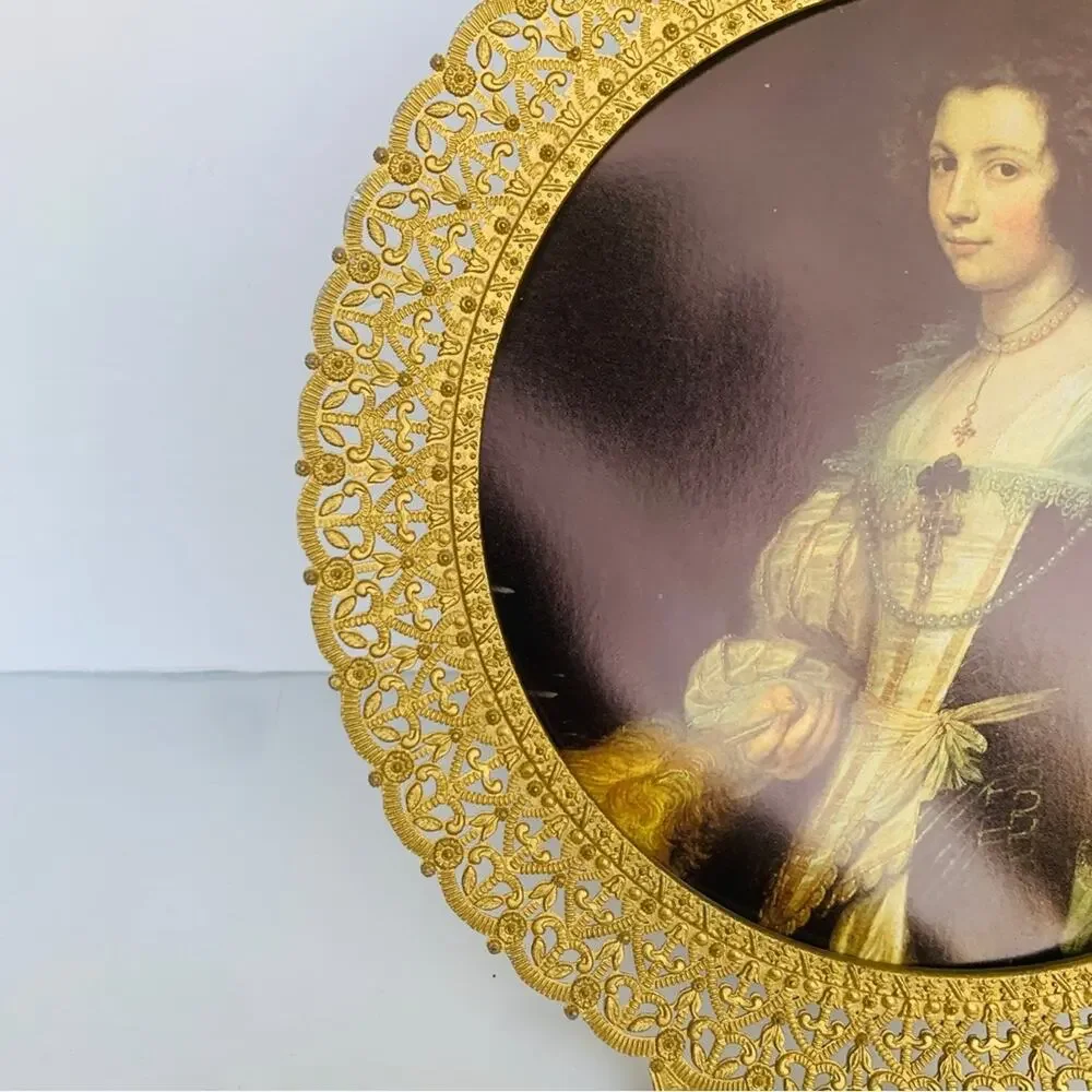 Antique Round Filigree Frame